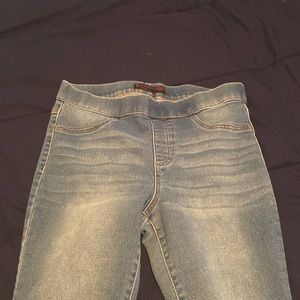 I am selling some blue jeans.they are a size11-13.the brand is no boundaries